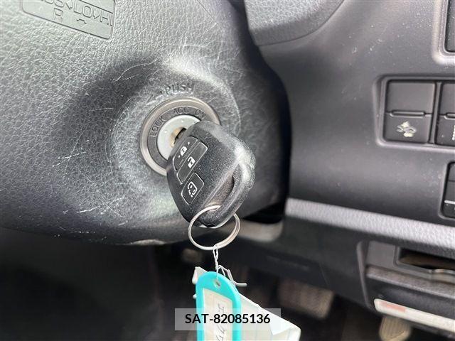 Toyota ESQUIRE 2016-04 396477-25