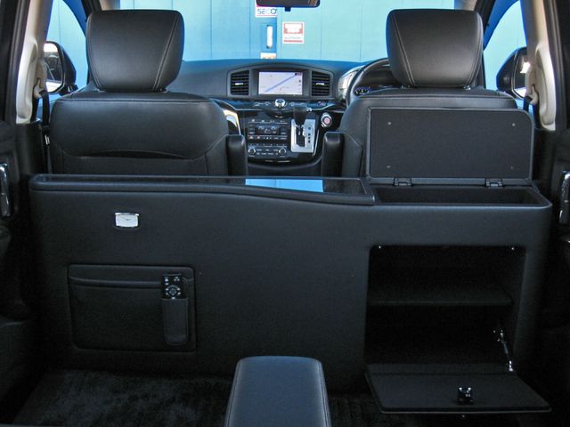 Nissan ELGRAND 2017-08 3829-17