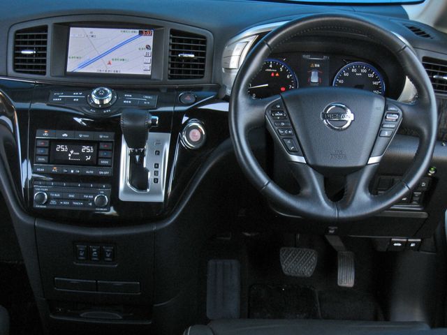 Nissan ELGRAND 2017-08 3829-9