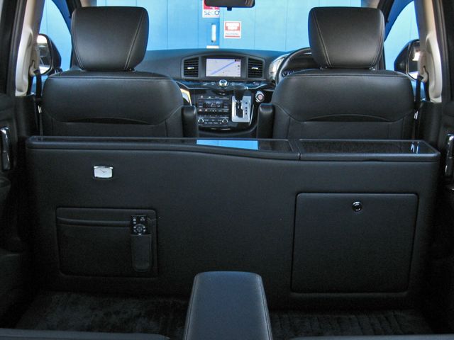 Nissan ELGRAND 2017-08 3829-16