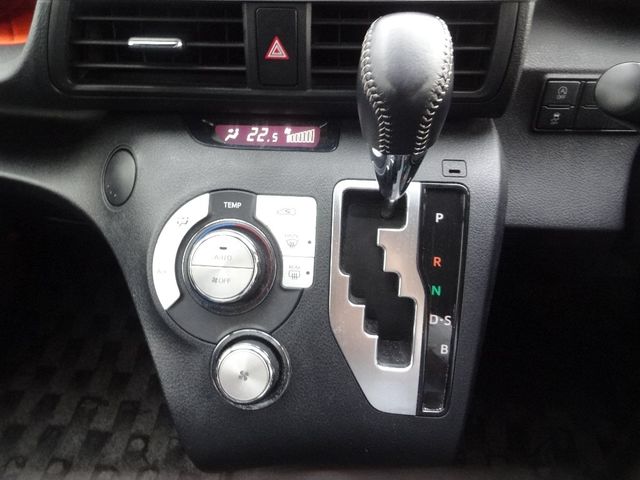 Toyota SIENTA 2016-08 20999-14