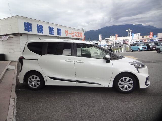 Toyota SIENTA 2016-08 20999-3