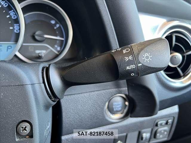Toyota AURIS 2017-04 356697-5