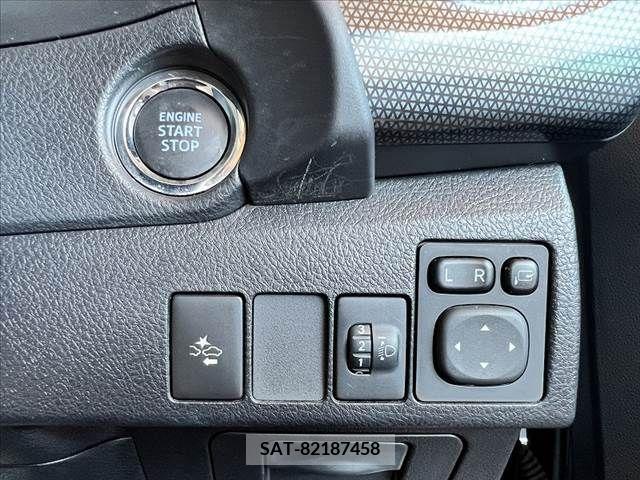 Toyota AURIS 2017-04 356697-6