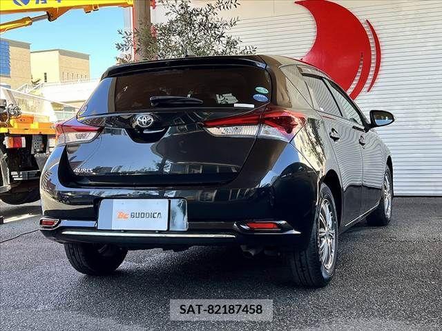 Toyota AURIS 2017-04 356697-14