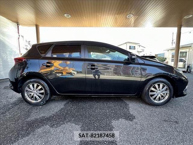 Toyota AURIS 2017-04 356697-11