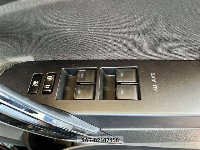 Toyota AURIS 2017-04 356697-28
