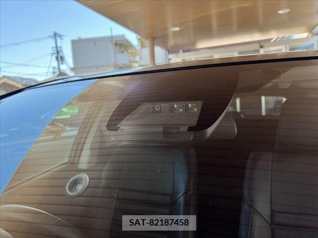 Toyota AURIS 2017-04 356697-29