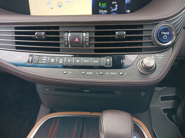 Lexus LS 2017-11 180966-20