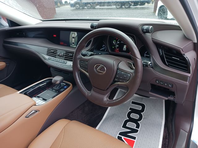 Lexus LS 2017-11 180966-10