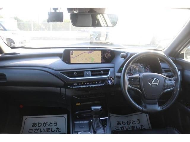 Lexus UX 2019-03 182805-11