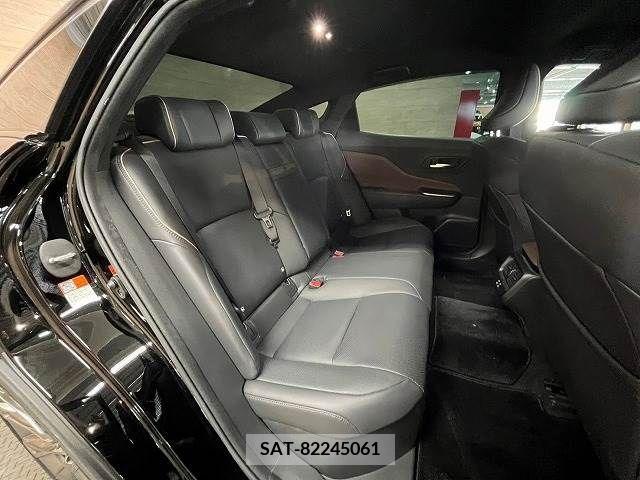 Toyota CROWN 2023-01 358181-8
