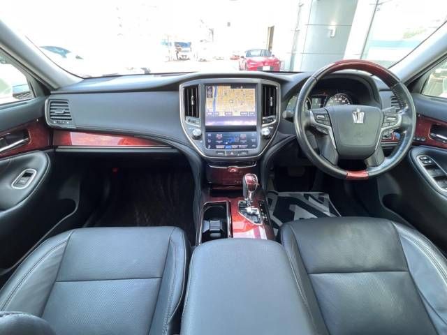 Toyota CROWN MAJESTA 2015-11 12047-1