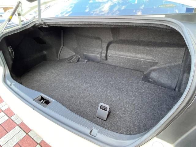 Toyota CROWN MAJESTA 2015-11 12047-8