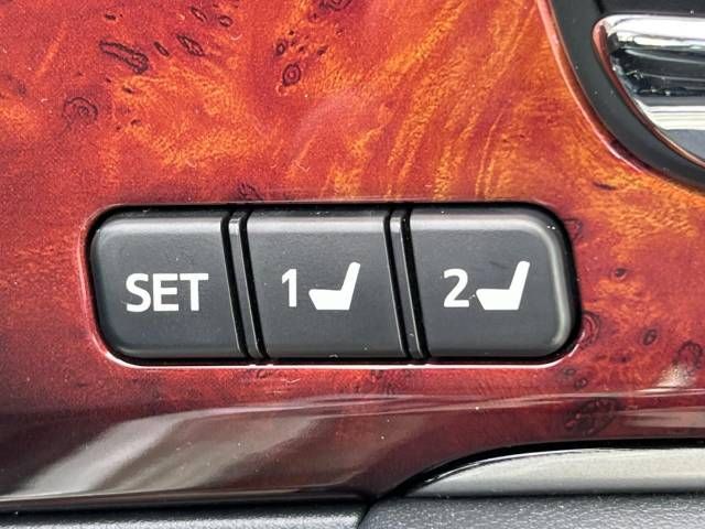 Toyota CROWN MAJESTA 2015-11 12047-7