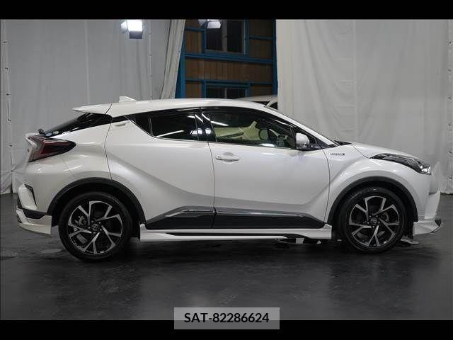 Toyota C-HR 2018-03 323028-15