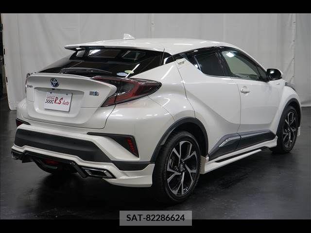 Toyota C-HR 2018-03 323028-8