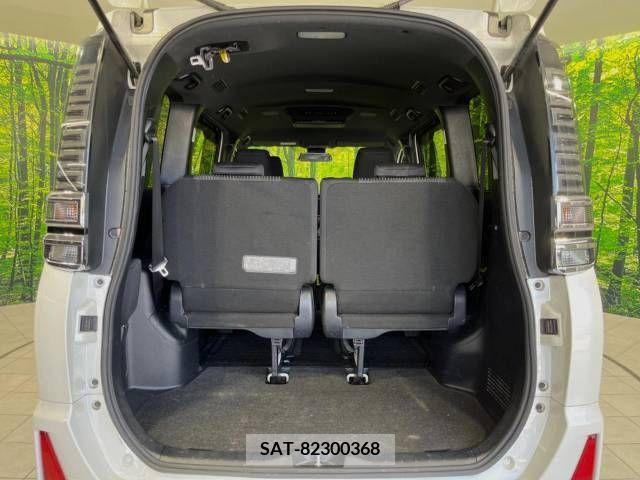 Toyota VOXY 2018-09 370417-11