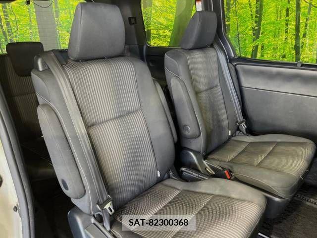 Toyota VOXY 2018-09 370417-9