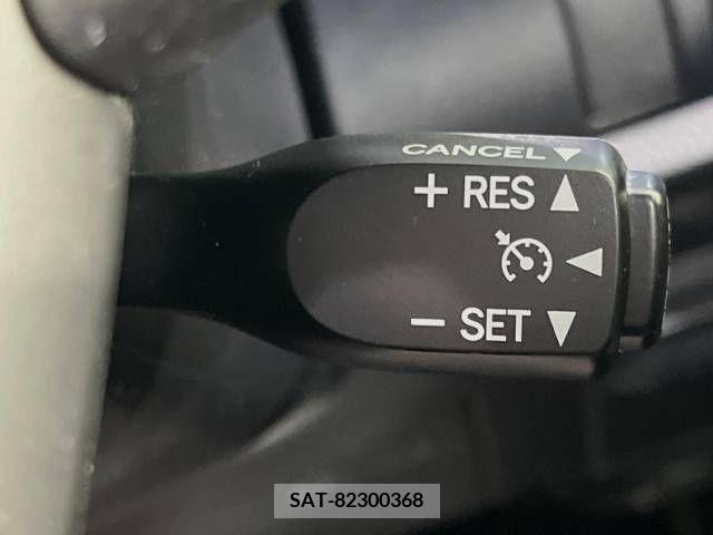 Toyota VOXY 2018-09 370417-7