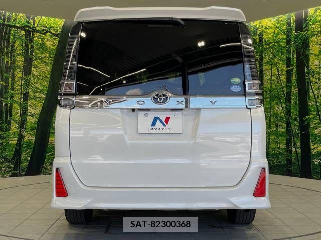 Toyota VOXY 2018-09 370417-16