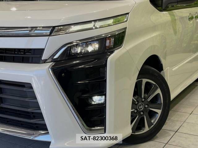 Toyota VOXY 2018-09 370417-13