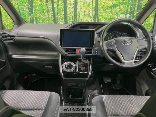 Toyota VOXY 2018-09 370417-1