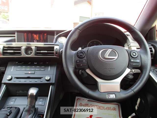 Lexus IS 2015-04 334307-18