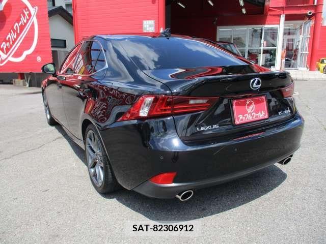 Lexus IS 2015-04 334307-7