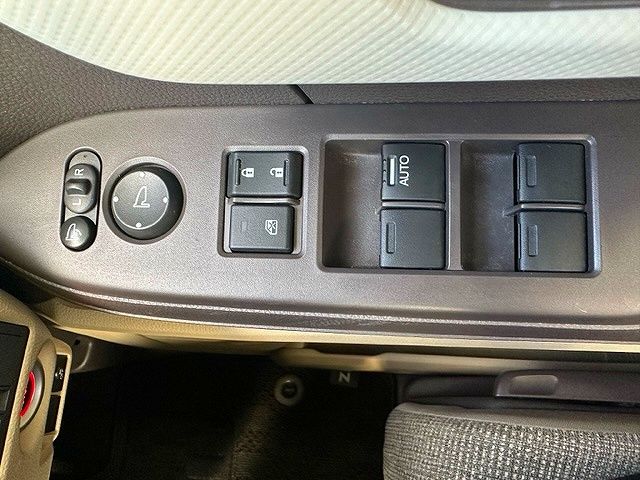 Honda N BOX 2018-03 21127-21