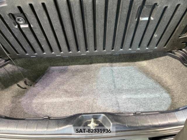 Toyota VOXY 2015-01 341968-19