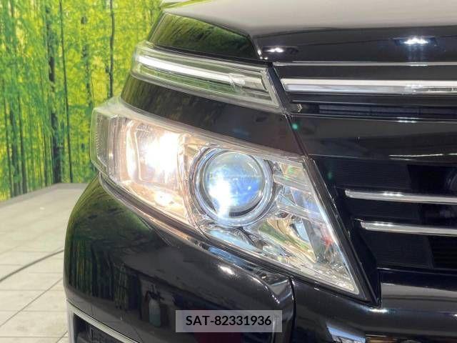 Toyota VOXY 2015-01 341968-11