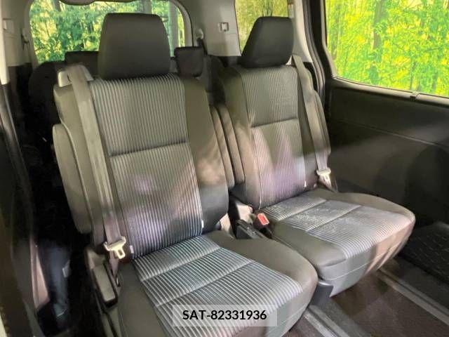Toyota VOXY 2015-01 341968-9