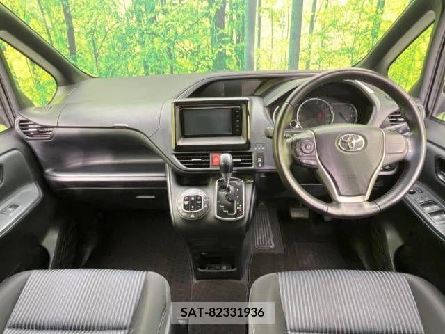 Toyota VOXY 2015-01 341968-1