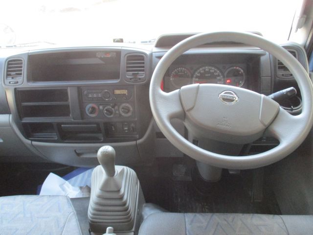 Nissan ATLAS 2018-03 3697-8