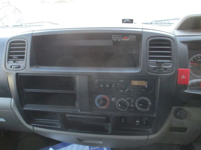 Nissan ATLAS 2018-03 3697-10