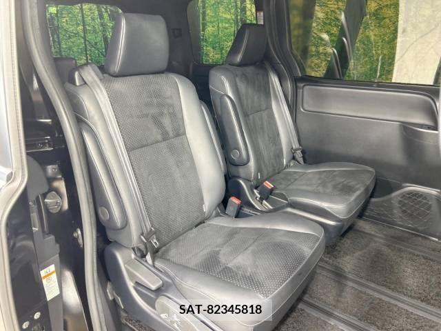 Toyota VOXY 2021-01 321698-9