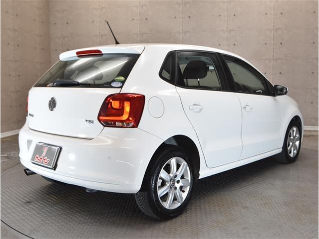 VolksWagen POLO 2014-08 183757-1