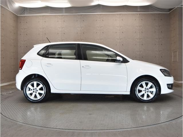 VolksWagen POLO 2014-08 183757-9