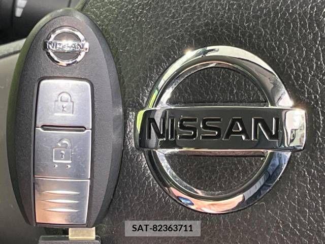 Nissan NOTE 2013-10 313885-5
