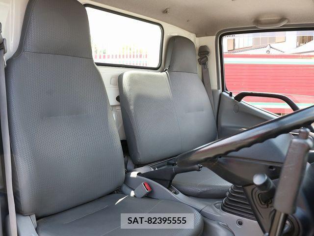 Hino DUTRO 2017-08 320403-19