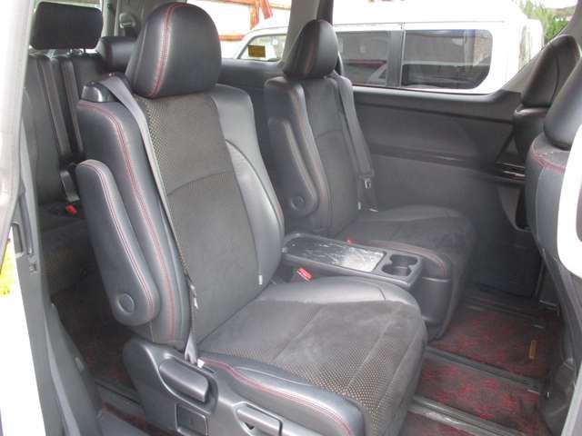 Toyota VELLFIRE 2014-02 185373-10