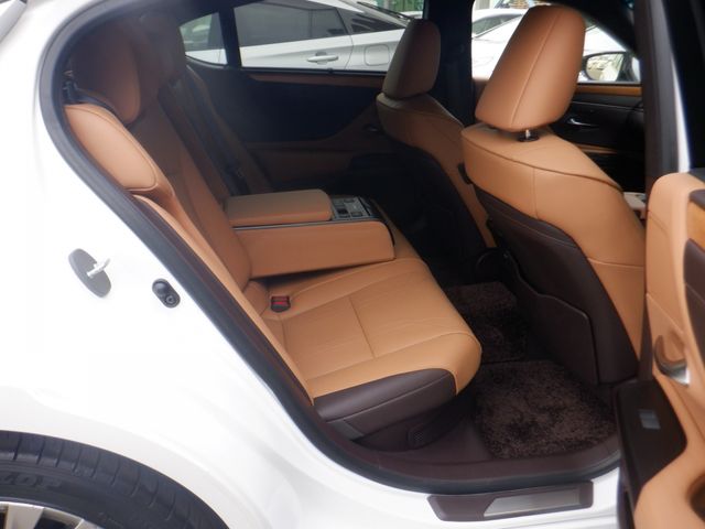 Lexus ES 2019-05 20587-13