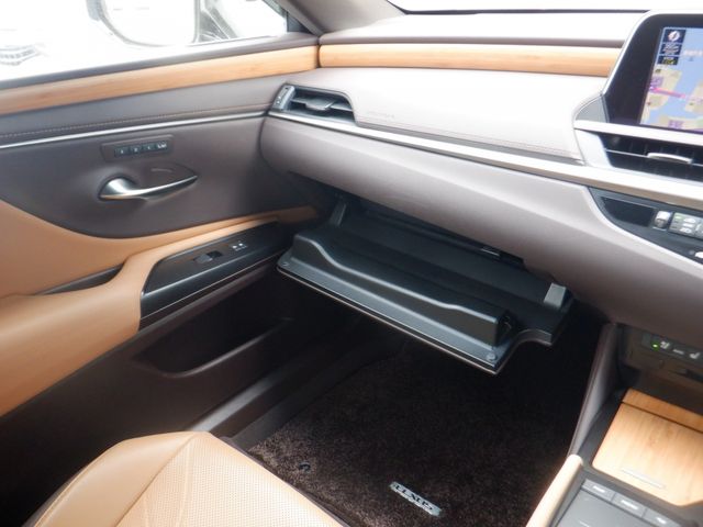 Lexus ES 2019-05 20587-5