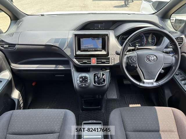 Toyota VOXY HYBRID 2014-03 370557-6