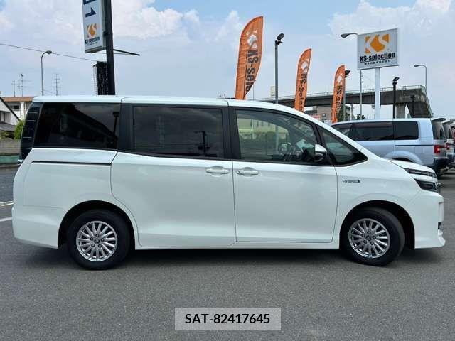 Toyota VOXY HYBRID 2014-03 370557-5