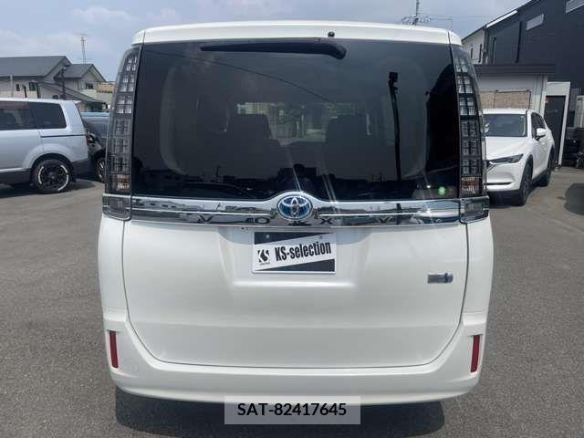Toyota VOXY HYBRID 2014-03 370557-3