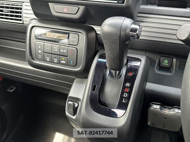 Honda N-VAN 2019-04 307925-13