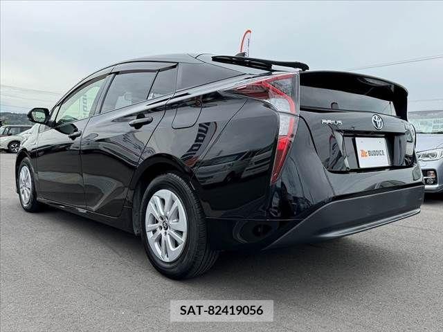 Toyota PRIUS 2016-05 282052-12