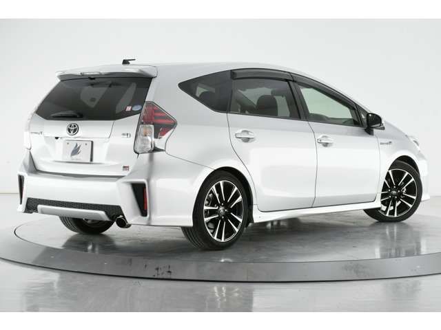 Toyota PRIUS ALPHA 2018-03 22890-5